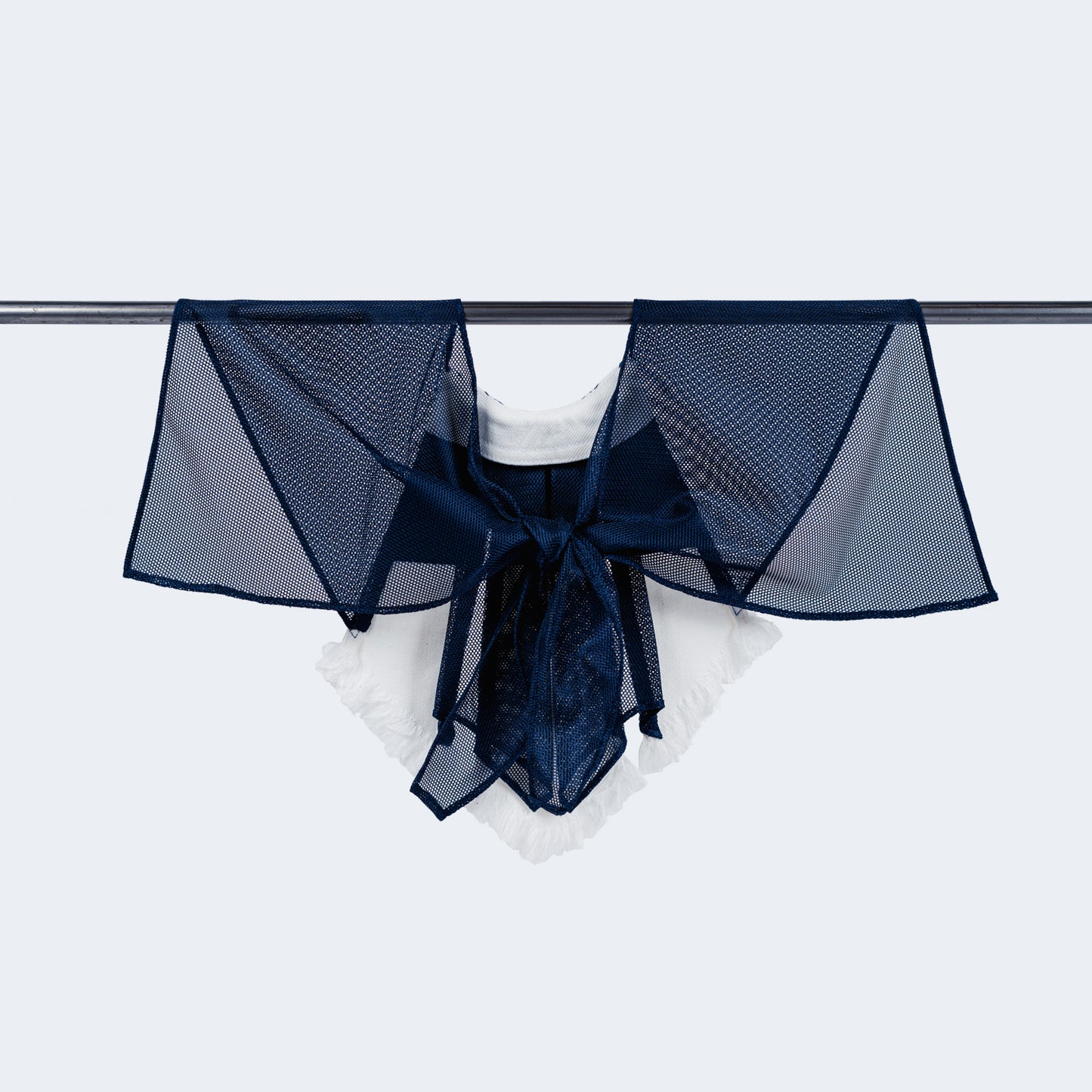 Tied collar featuring white denim and blue mesh