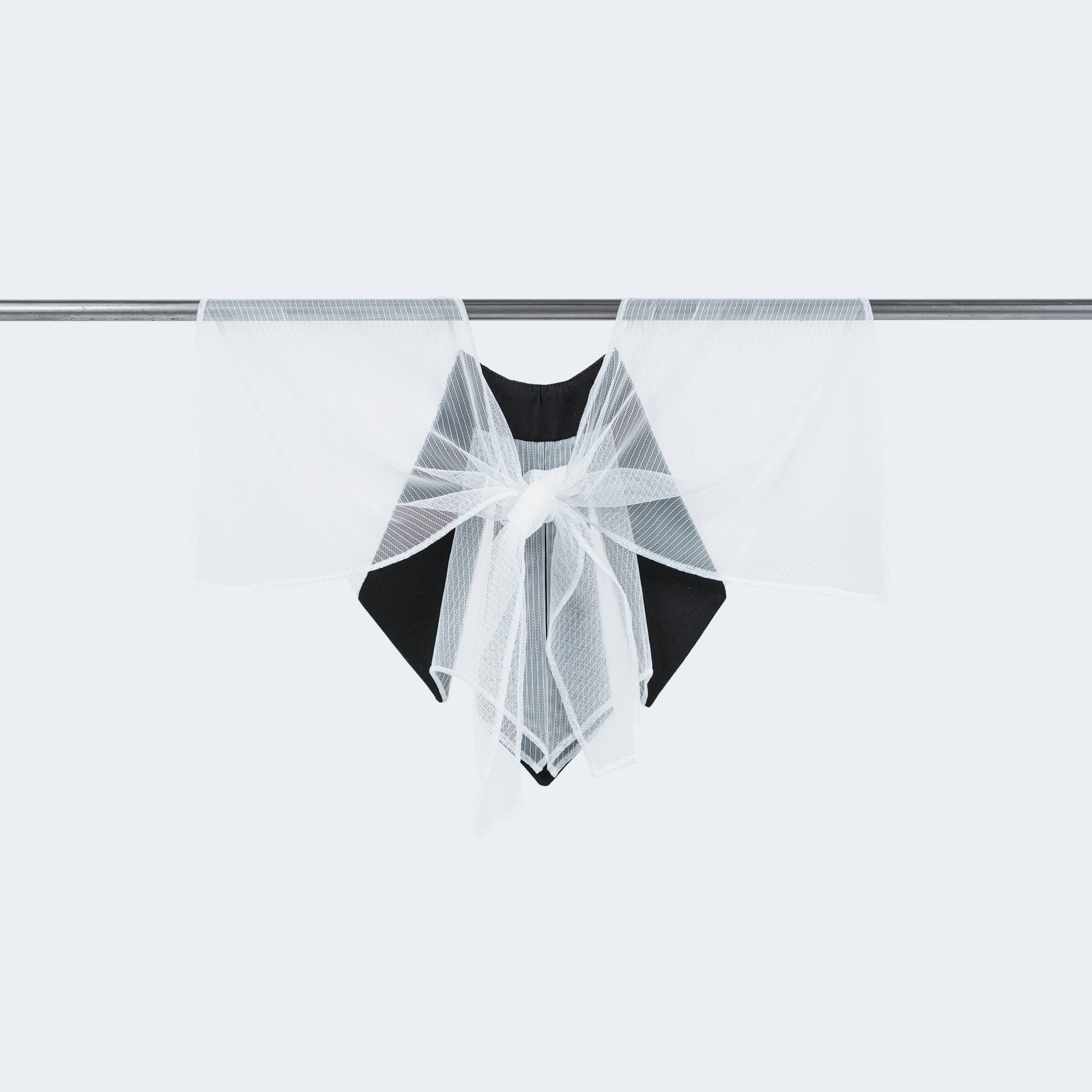 Tied collar - back view